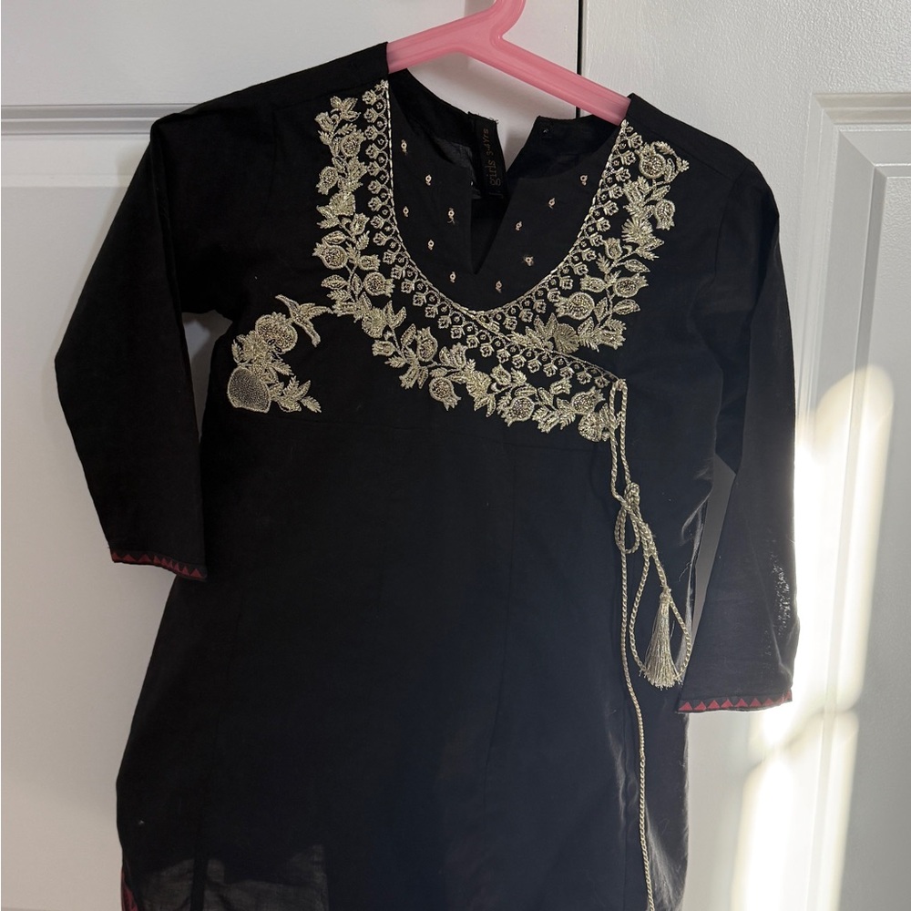 Girls Junaid Jamshed Black and Gold Desi Outfit Size 3-4 Years